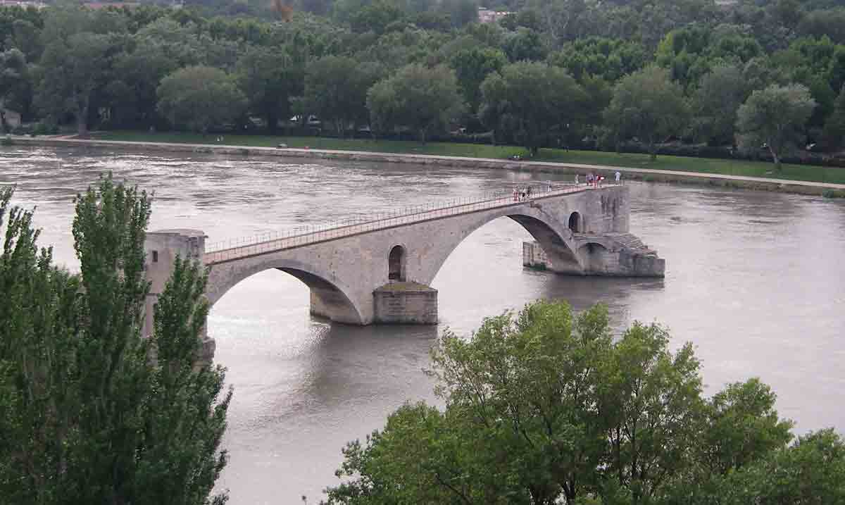 Le-Pont-Avignon